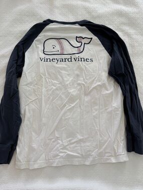 Vineyard Vines boys White & Navy Whale Raglan Long-Sleeve baseball Shirt small S